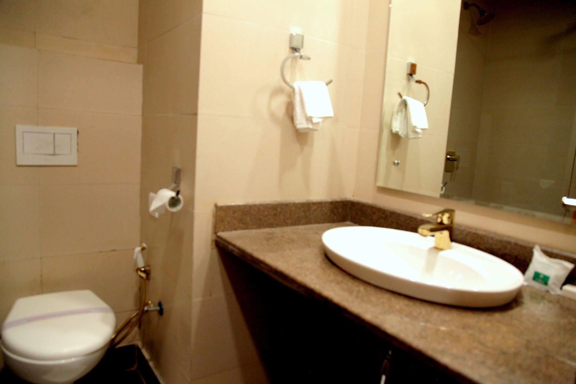 Hotel Le Roi Jammu - Near Jammu Railway Station Zewnętrze zdjęcie