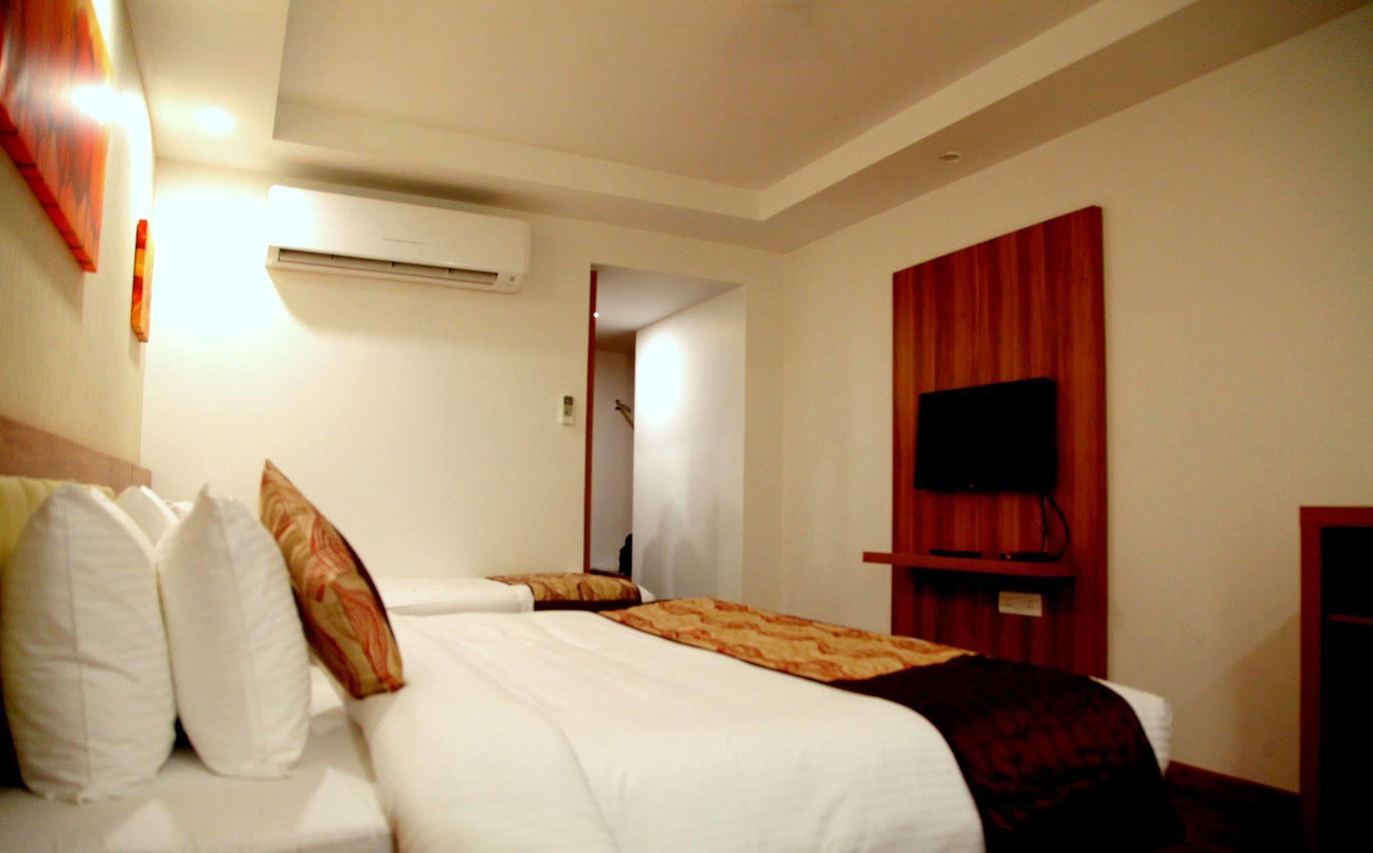 Hotel Le Roi Jammu - Near Jammu Railway Station Zewnętrze zdjęcie